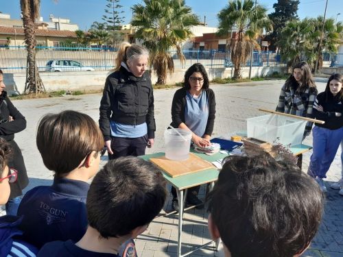 Laboratorio sulla carta Istituto Comprensivo A. Manzoni - Lizzano (TA)
